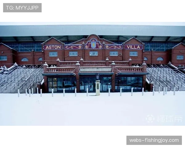 特写：维拉公园球场，阿斯顿维拉通过一次经典快速反击打破僵局